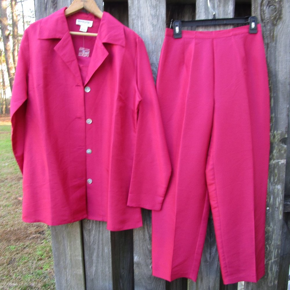 Bloomingdale 3 piece 100% Silk Red Pant Jacket Top Suit Set Size 8 retails $310